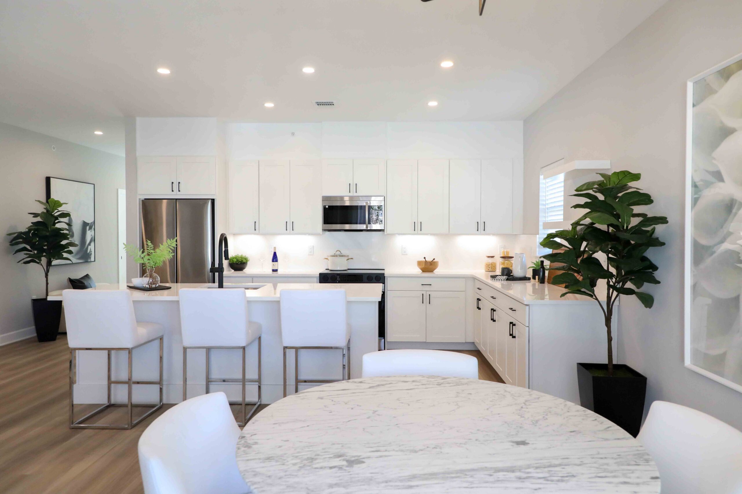 Model Kitchen and Dining Area, Sutton Landing at Commack Model Kitchen and Dining Area, Sutton Landing at Commack